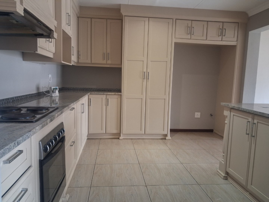 To Let 3 Bedroom Property for Rent in Hillside Free State